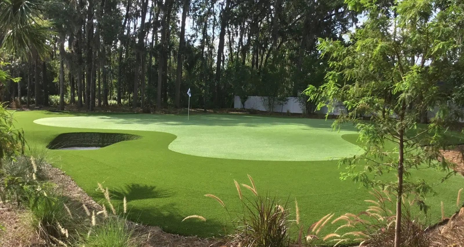 golfers dream backyard putting green